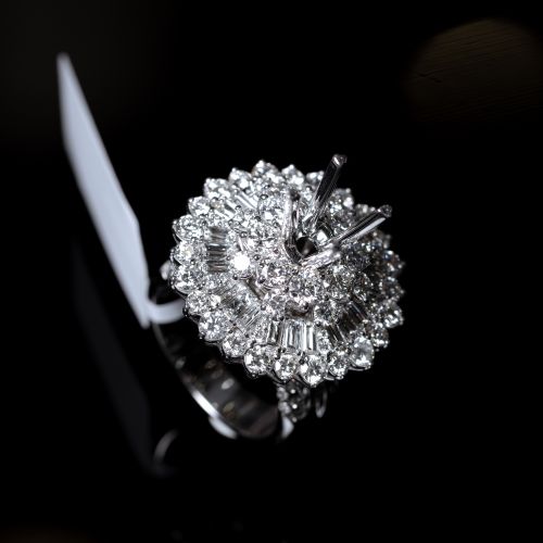 NHẪN NỮ KIM CƯƠNG THIÊN NHIÊN ĐÀI TO PHỐI BAGUETTE